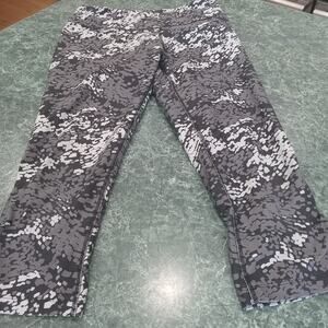Nike Dri-Fit Crop Leggings Ten Less One Legend Size Small Camouflage Tight Fit